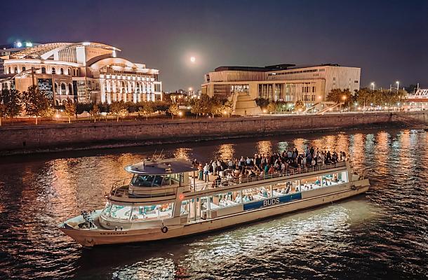 sightseeing cruise budapest
