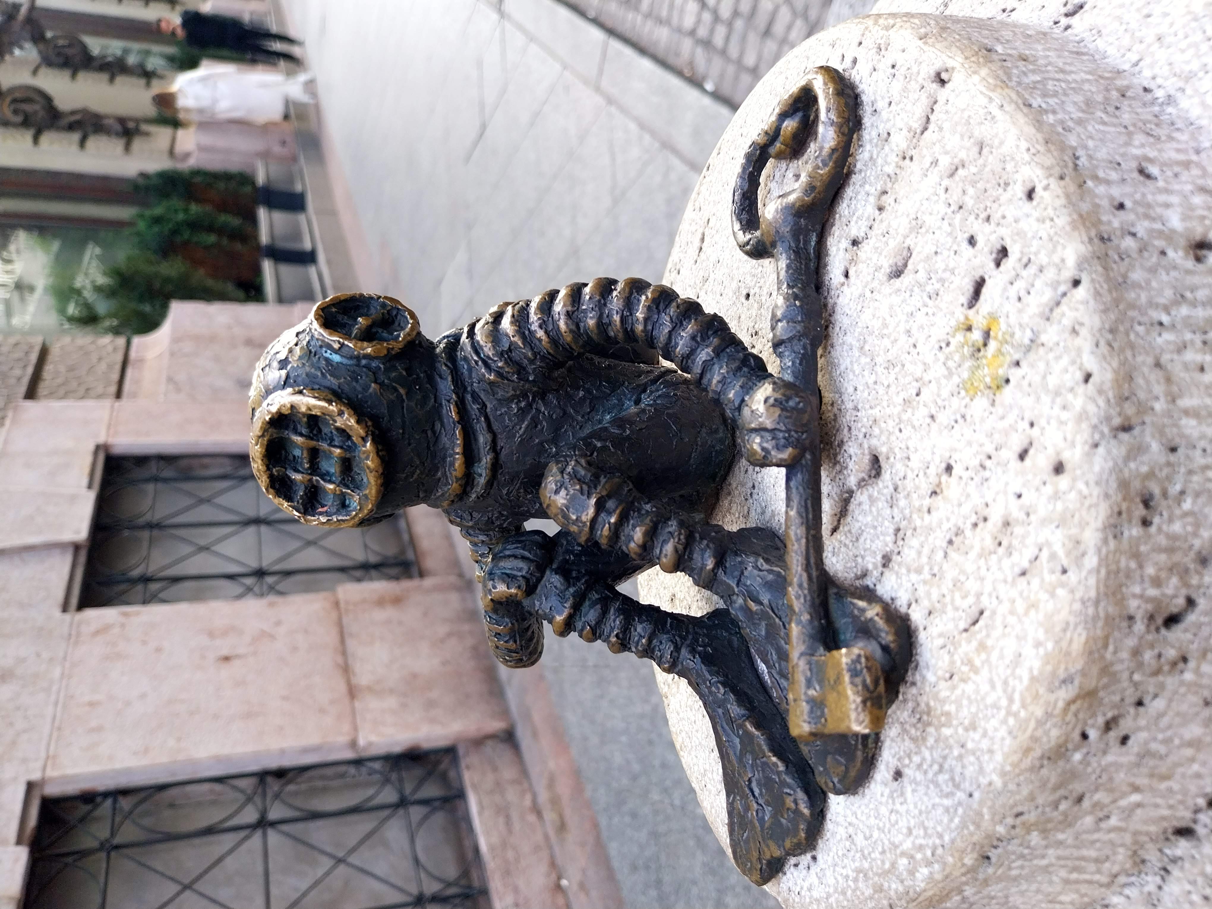 Scuba diver with a key mini statue