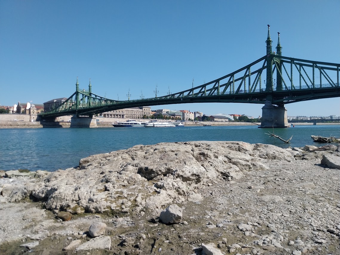 Liberty Bridge at 1 centimetre Daube level as seen from the Hunger stone